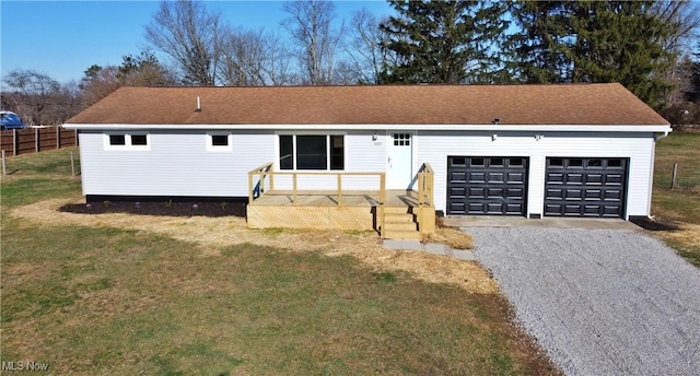 view of front of home featuring a front lawn