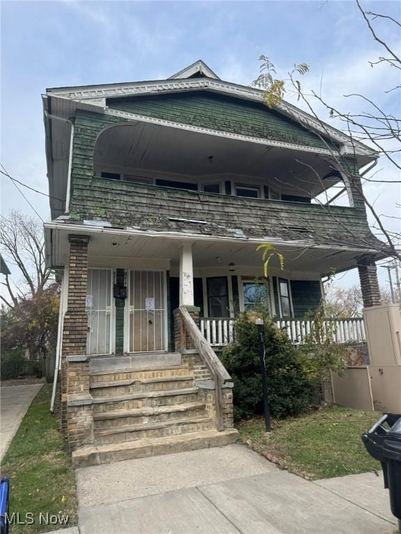 view of front of property featuring a porch