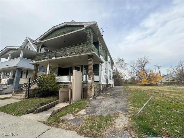 view of front of home featuring covered porch