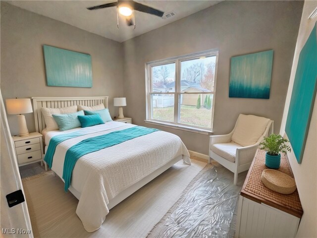 bedroom with ceiling fan