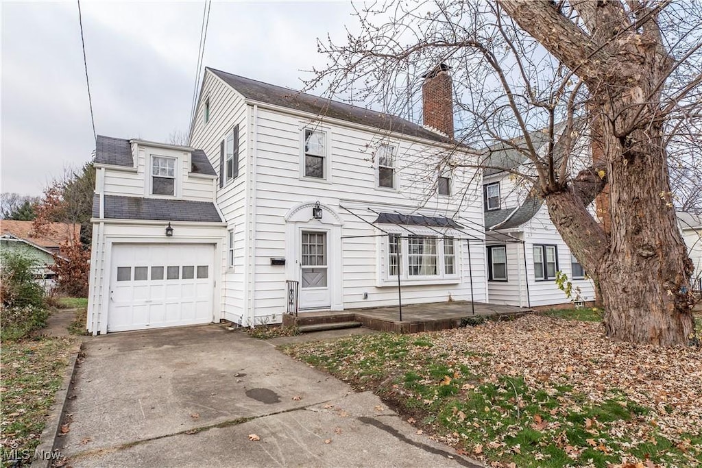 view of front of property featuring a garage