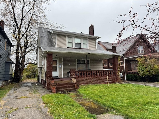 view of front of house featuring a front lawn and covered porch