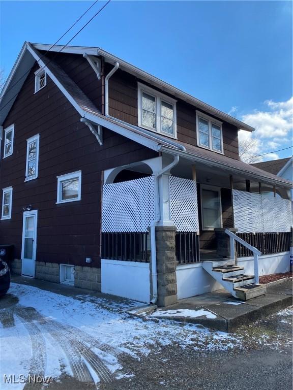 view of front of home with covered porch