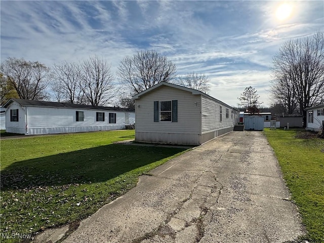 view of front of house with a front yard