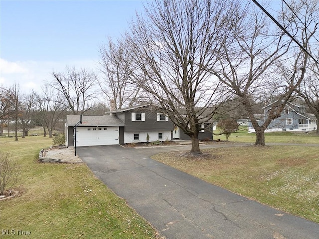 view of front of home featuring a front yard and a garage