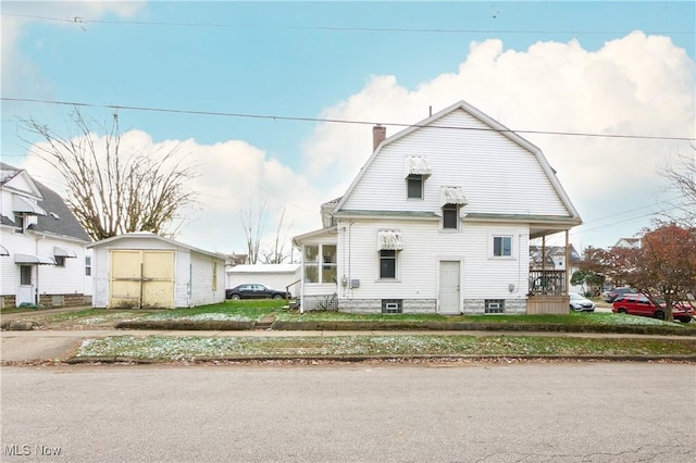 view of front of house with an outdoor structure