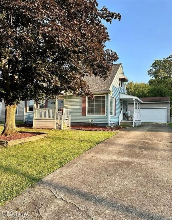 view of front facade with a garage and a front lawn