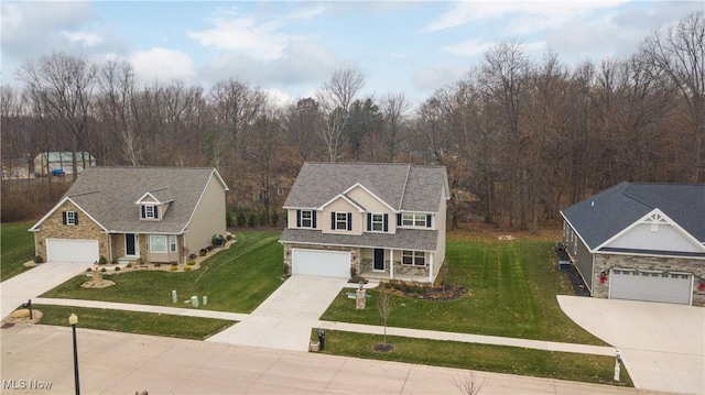 view of front of property featuring a front lawn