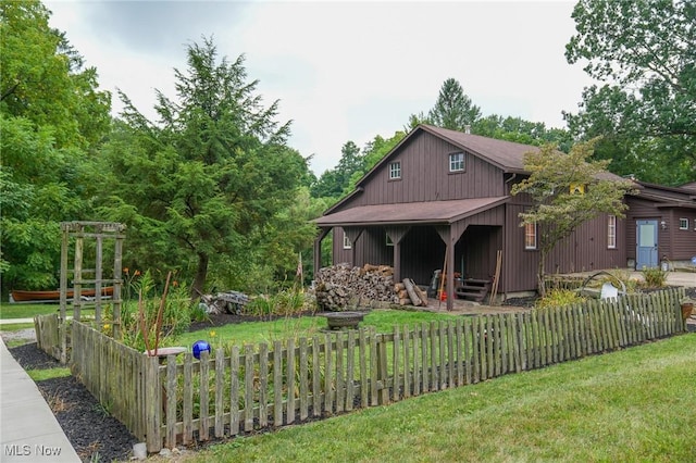 exterior space featuring a front yard