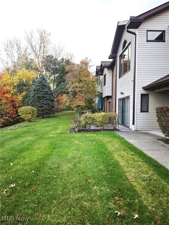 view of yard with a garage