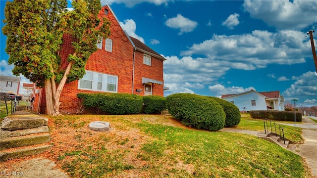 view of side of property featuring a lawn