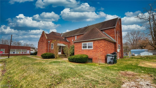 exterior space featuring a yard