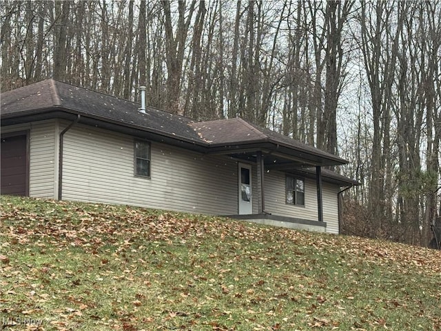 view of front of home with a front yard and a garage