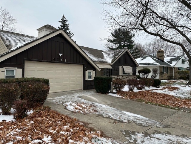 view of front facade with a garage