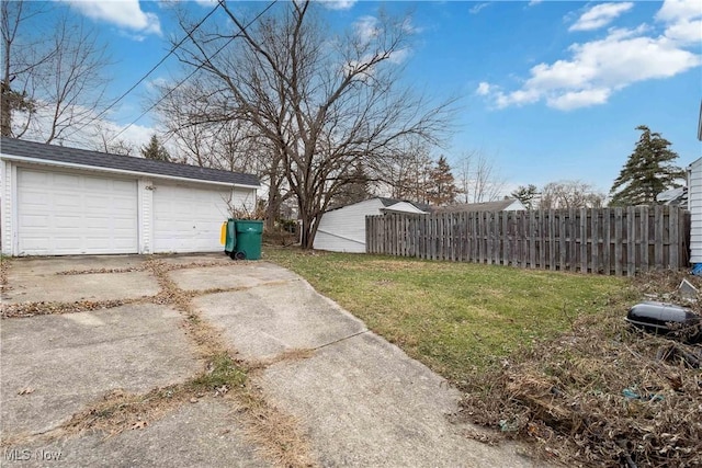 view of yard with a garage and an outdoor structure