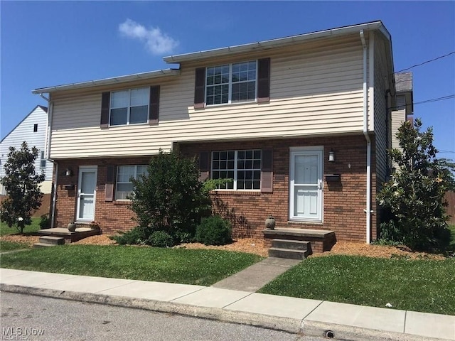 view of front of house with a front lawn