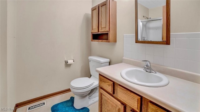 bathroom with decorative backsplash, vanity, an enclosed shower, and toilet