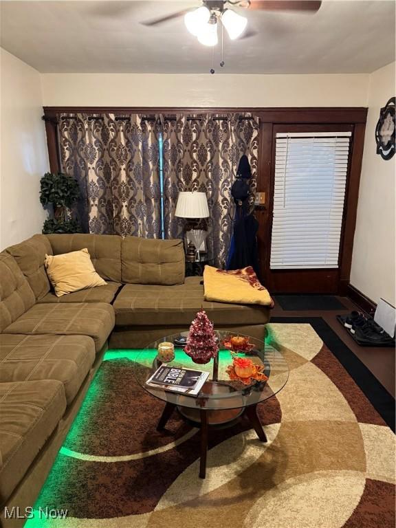 living room with carpet and ceiling fan