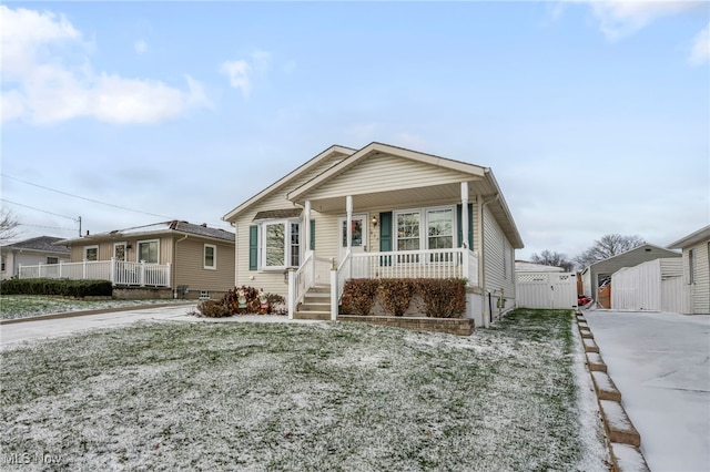 view of front of property featuring covered porch