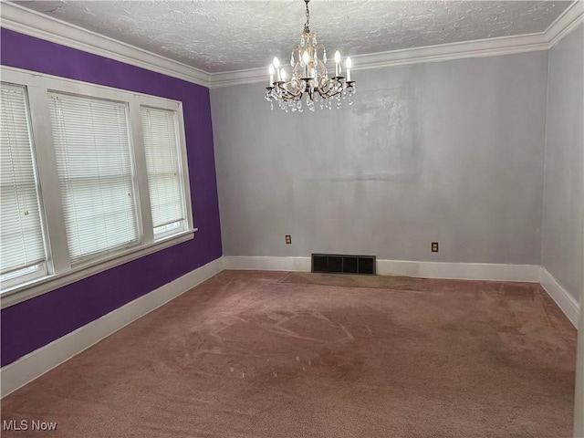 unfurnished room featuring carpet flooring, a textured ceiling, a chandelier, and crown molding