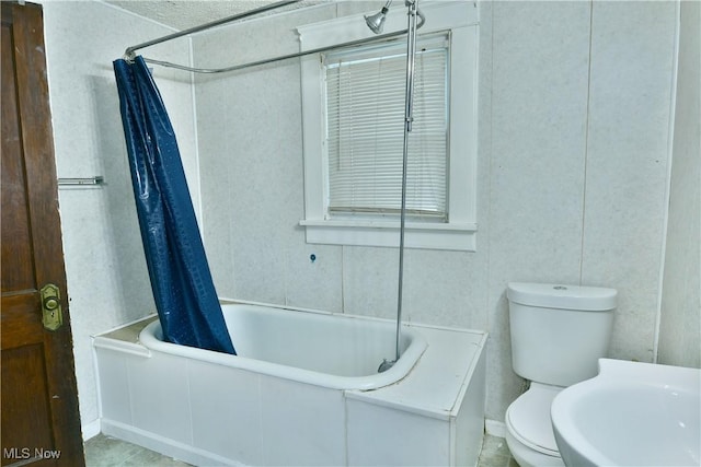 bathroom featuring toilet and shower / bath combo with shower curtain