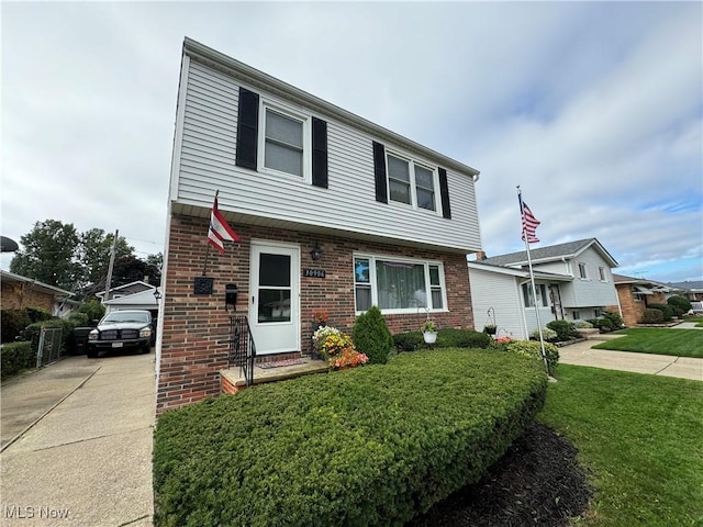 view of front of home with a front lawn