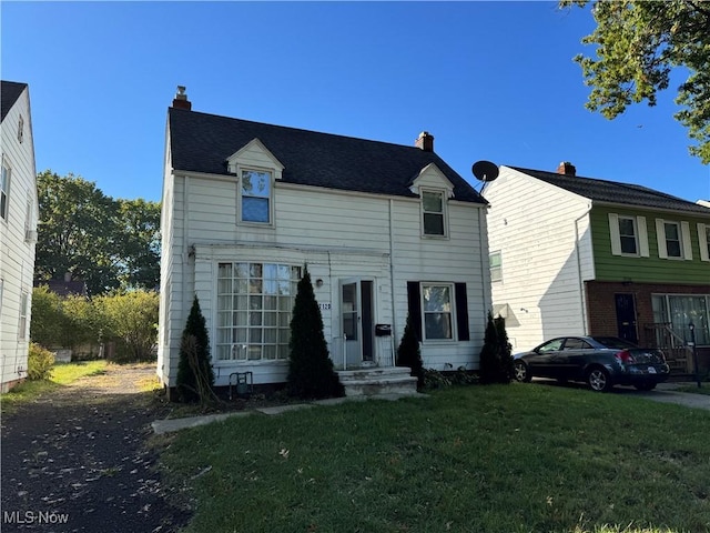 view of front of home featuring a front lawn