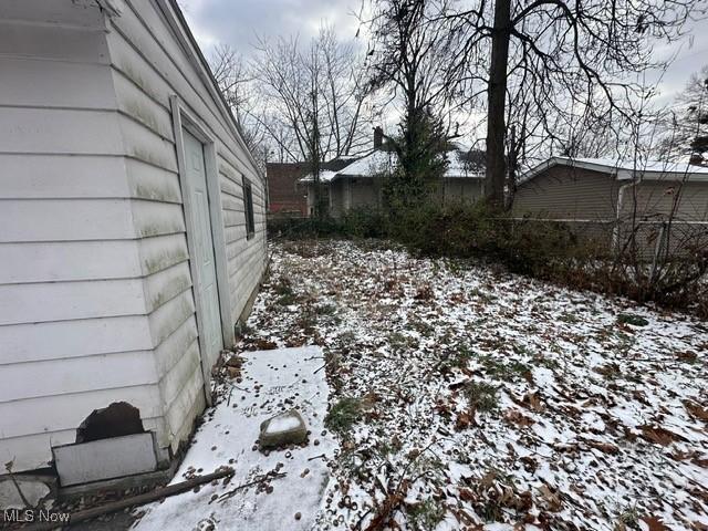 view of yard layered in snow