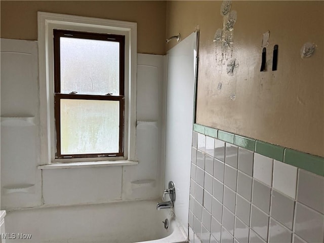 bathroom featuring shower / washtub combination