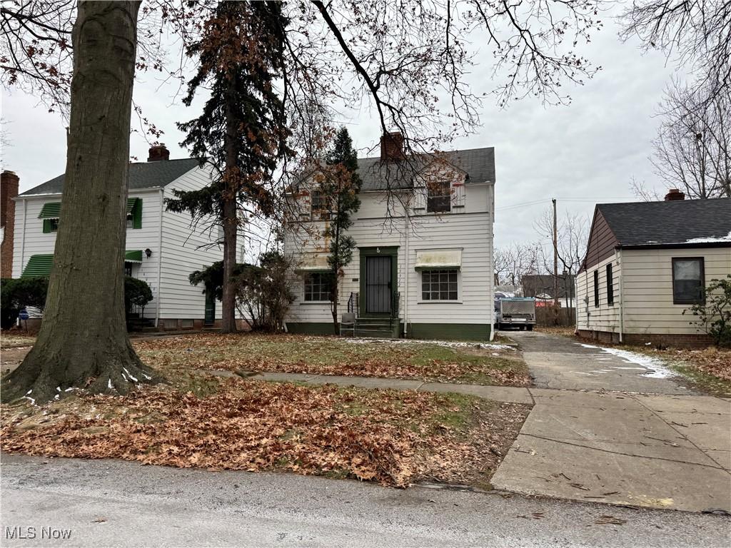 view of front facade