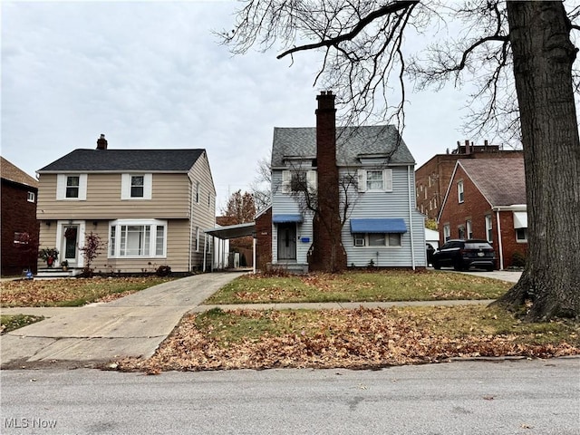 view of front of property featuring a carport