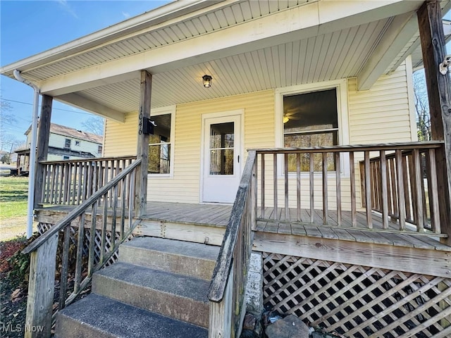 doorway to property featuring covered porch