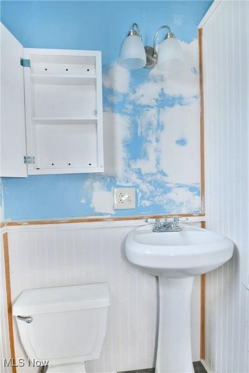 bathroom featuring a sink and wainscoting