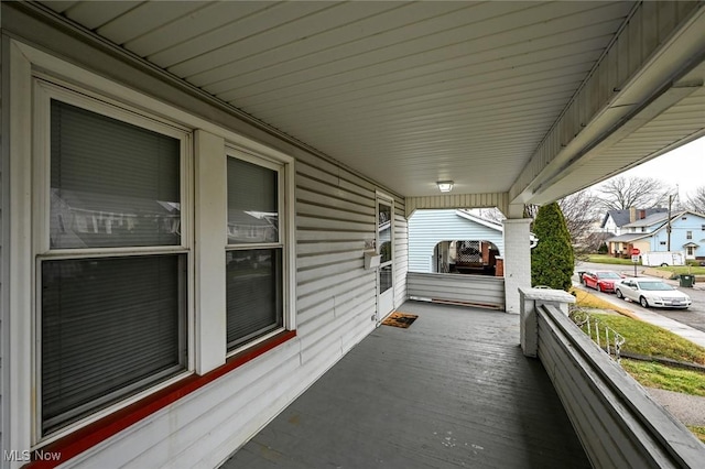 balcony featuring covered porch