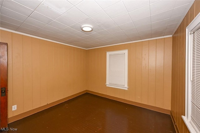 empty room with crown molding