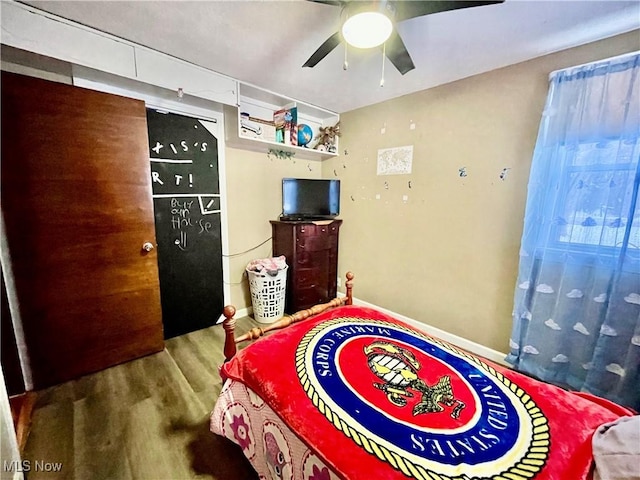 bedroom featuring ceiling fan