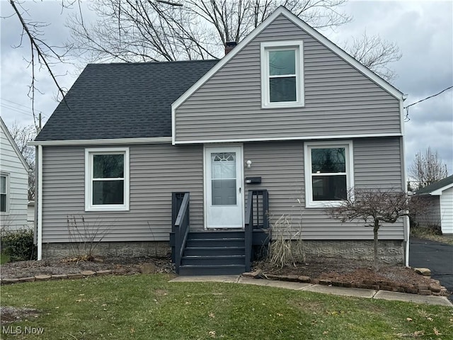 view of front of house with a front lawn