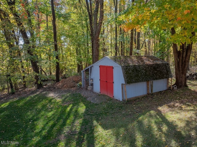 view of outdoor structure with a lawn