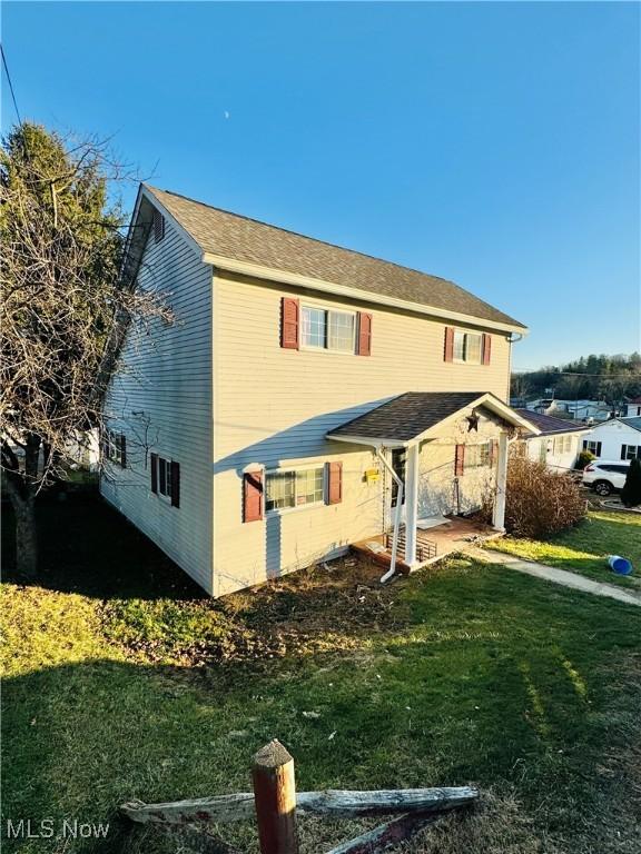 view of front of property with a front lawn and a patio area