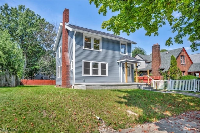 view of front of property with a front yard