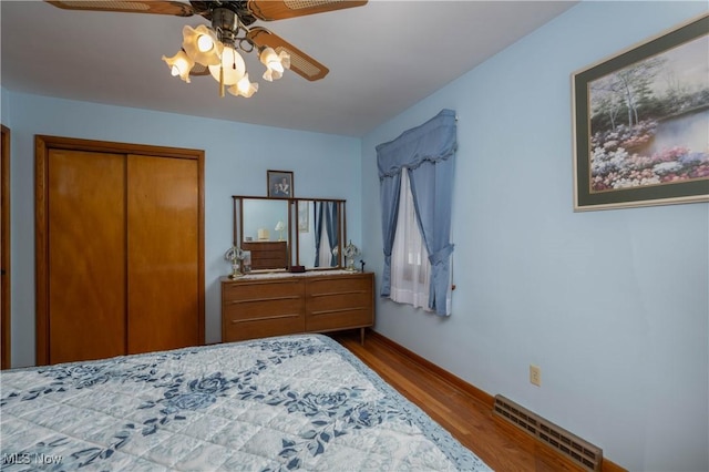 bedroom featuring ceiling fan, light hardwood / wood-style floors, and a closet