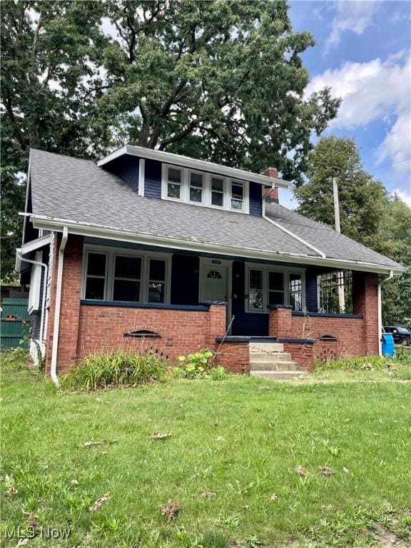 view of front of house featuring a front yard