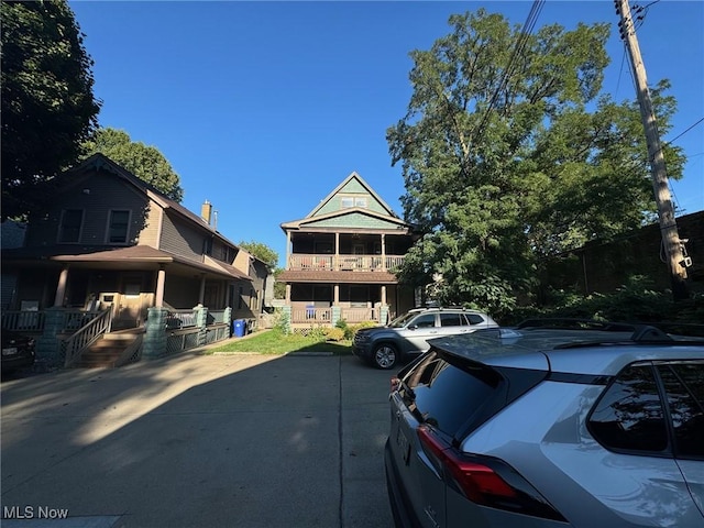 view of front facade featuring a porch