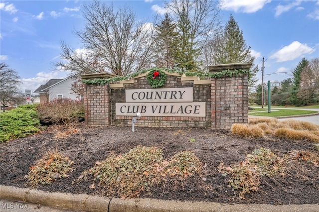 view of community / neighborhood sign