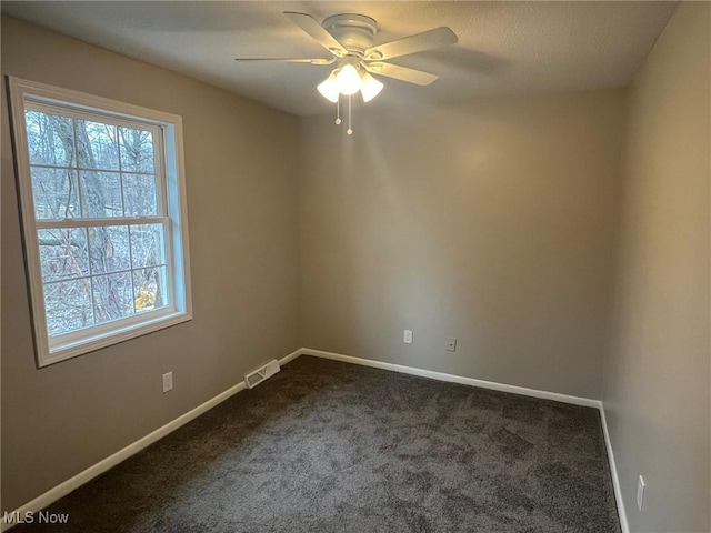 unfurnished room featuring ceiling fan and carpet