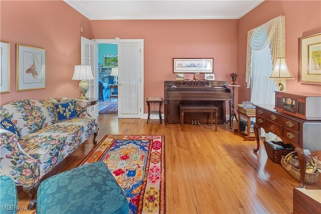 living room featuring light wood-type flooring and crown molding