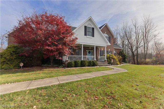 view of front facade featuring a porch and a front lawn