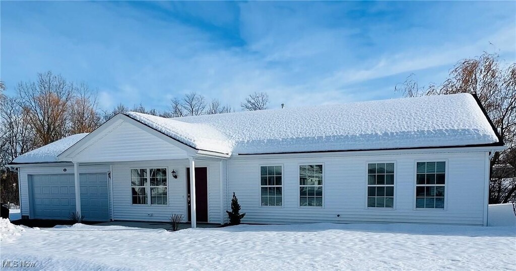 385 Nantucket, Geneva, OH 44041 - view of front facade featuring a garage