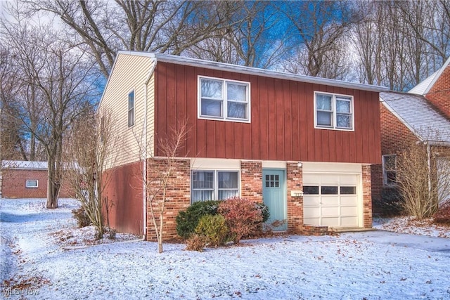 view of front facade with a garage