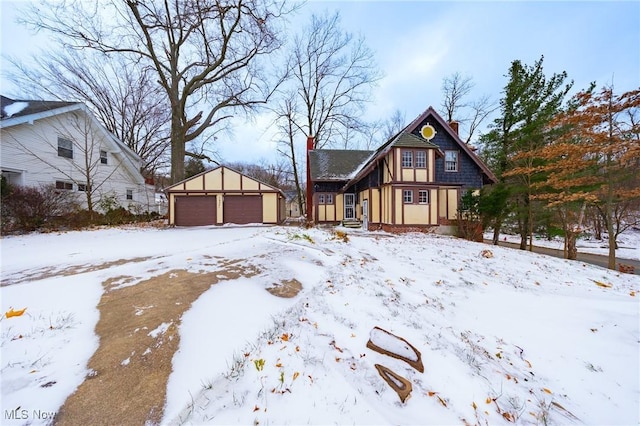 view of front of home featuring an outdoor structure and a garage